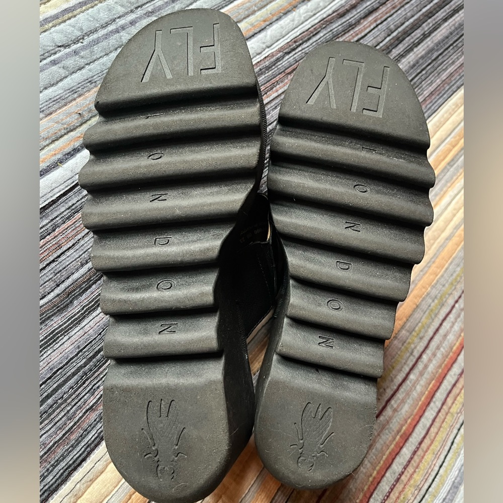 FLY LONDON 🎡 Black Leather Slip-On Wedge Sandals - Picture 3 of 11